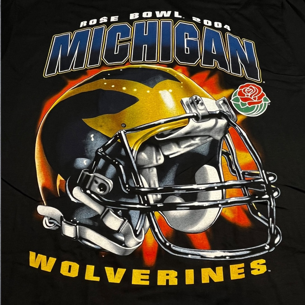 2004 Michigan Wolverines Rose Bowl Flaming Football Helmet Shirt NWT - Picture 3 of 4
